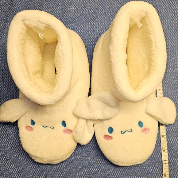Cinnamoroll Plush Slipper Boots szXL Never Wore Sold Out Online Will Go Quick! - Picture 2 of 8